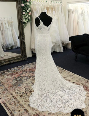 Fitted Lace Meraid shape wedding dress